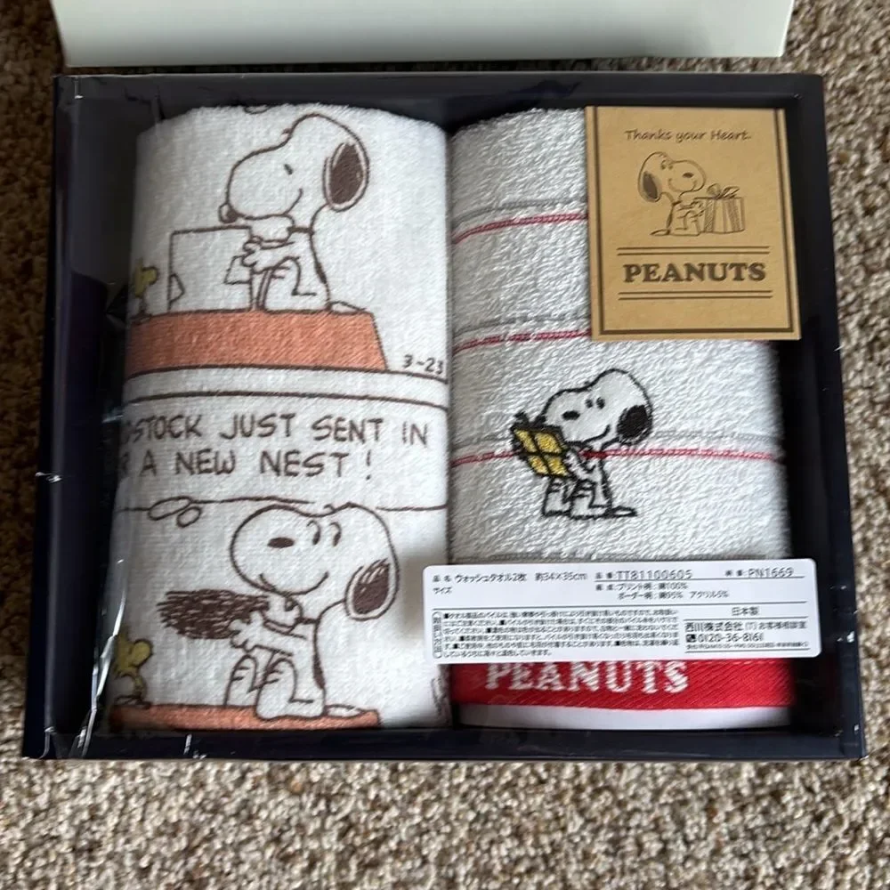 NIB New Vintage Peanuts Snoopy Japan Japanese Towel Gift Box Set 35 cm x 34 cm
